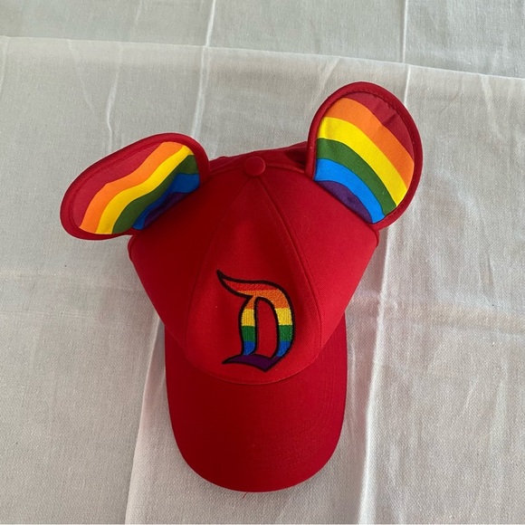 NWOT Disney Parks rainbow baseball hat with adjustable sizing - Picture 8 of 14